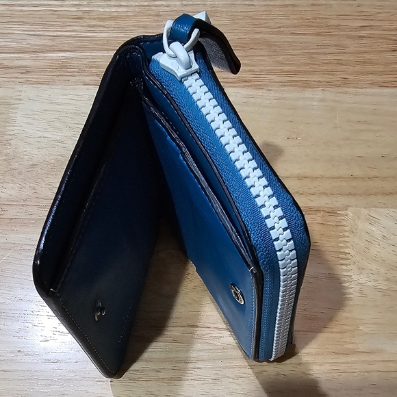 Authentic Valentino Garavani Blue Leather Trifold wallet with White Studs EUC - Picture 6 of 14